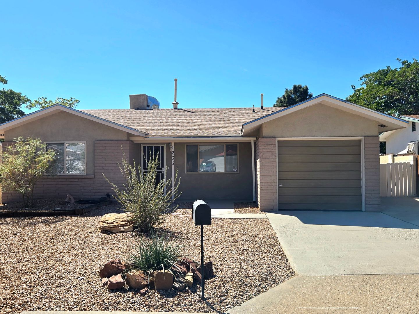 Albuquerque House: 1233 Stutz Dr NE