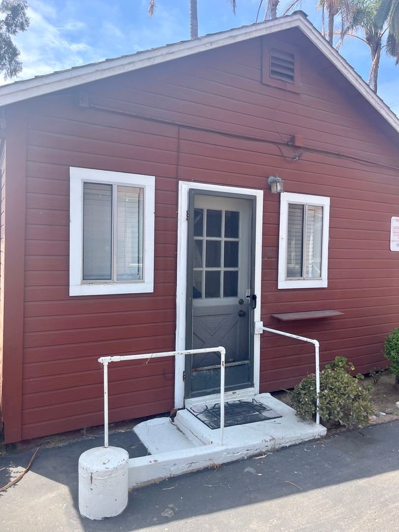Encinitas Apartment: 1660 N Coast Hwy 101