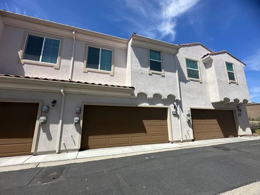 AVAILABLE NOW!!! Modern, Well-Maintained, Energy-Efficient 3 Bed / 2 Bath! – photo 1