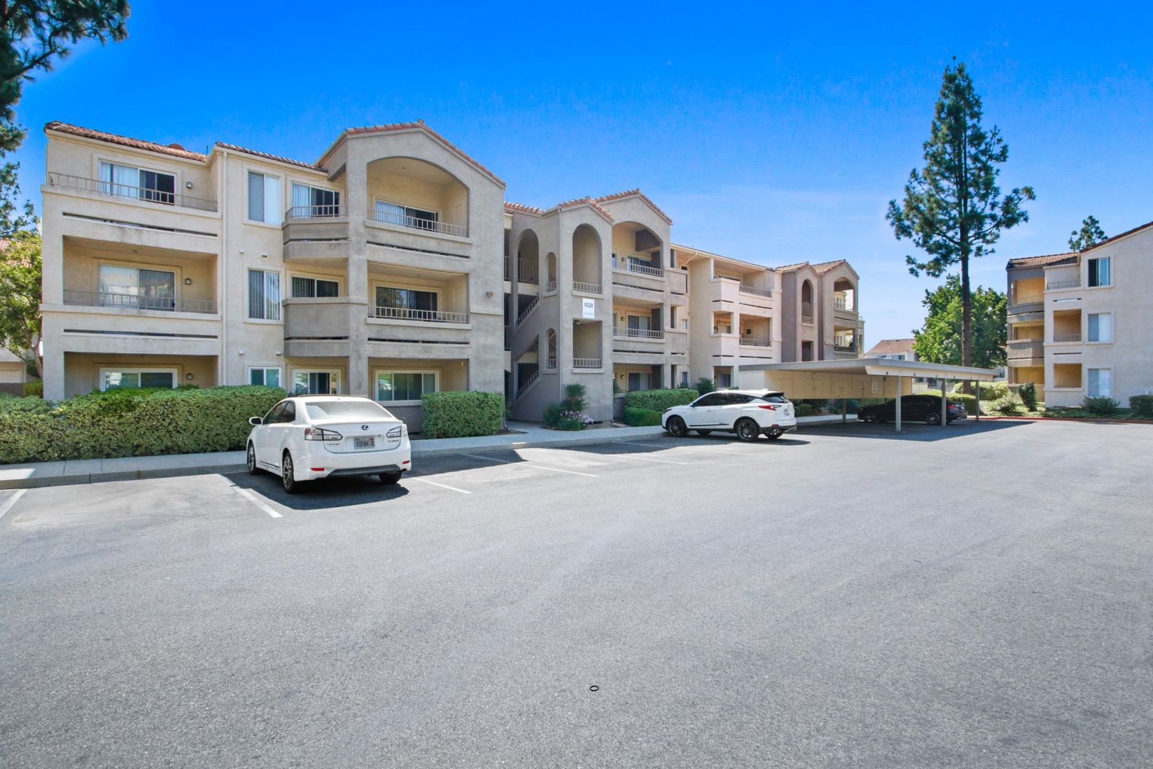 Corona House: 1020 La Terraza Cir