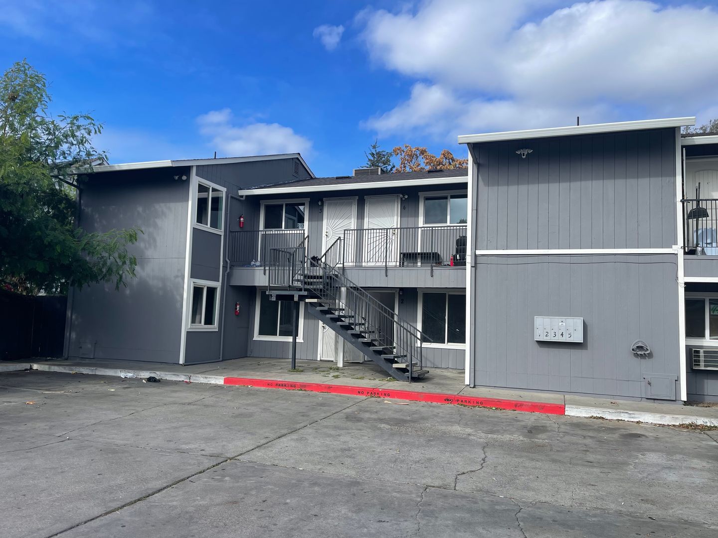 Stockton Apartment: 721 E Oak St