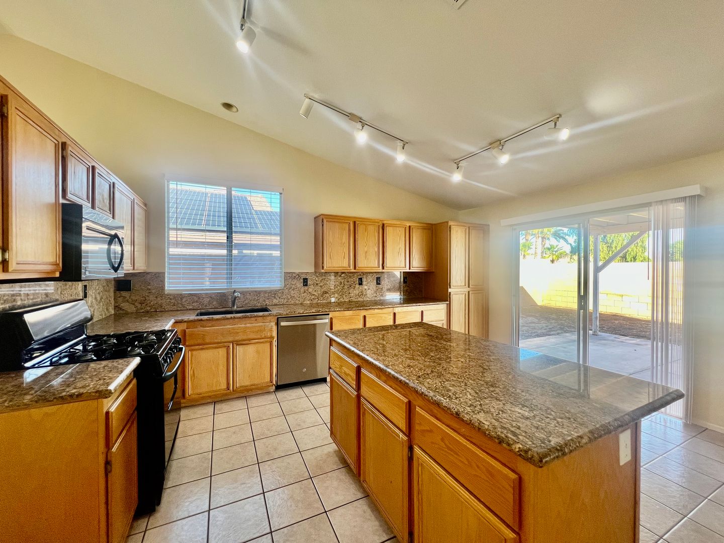 Indio House: 49312 Violet St.