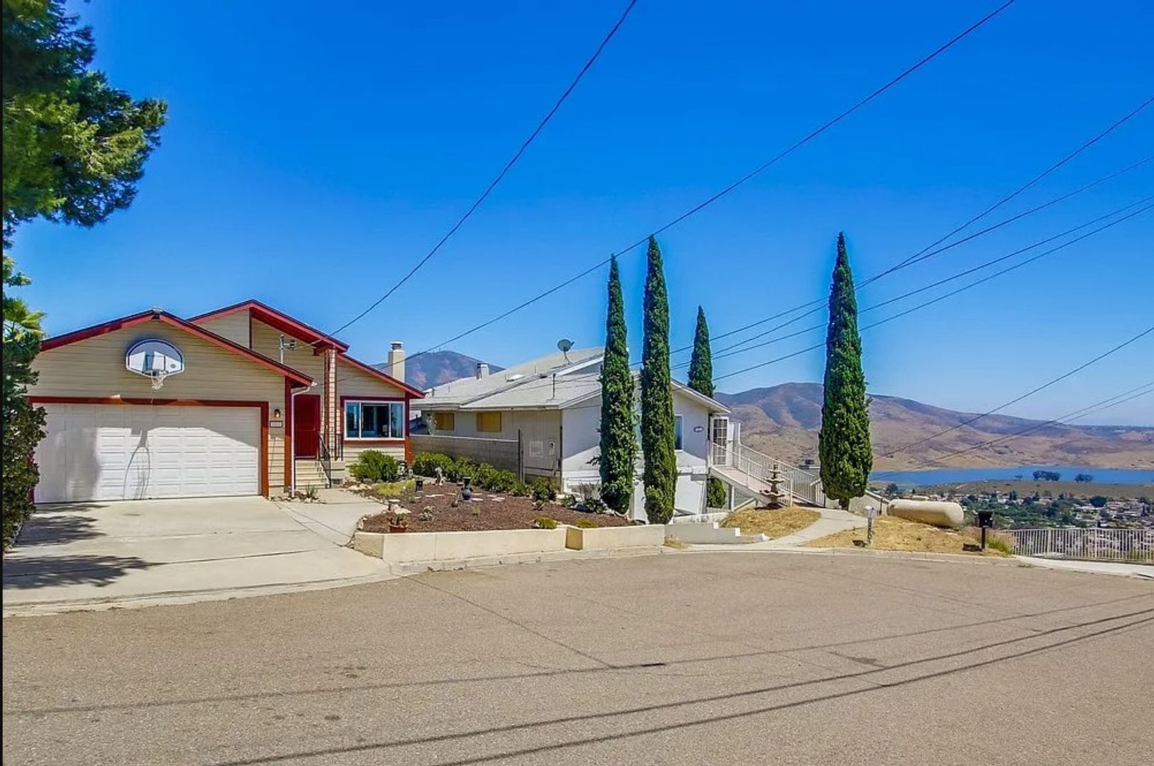 Spring Valley House: 1503 Maria Ave