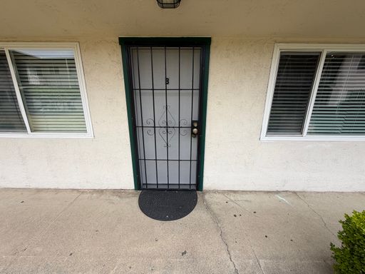 $500 MOVE IN SPECIAL!!!! 92BED/1BATH Lower Level Unit for Rent Located in the Heart of Castro Valley, Ca. – photo 1