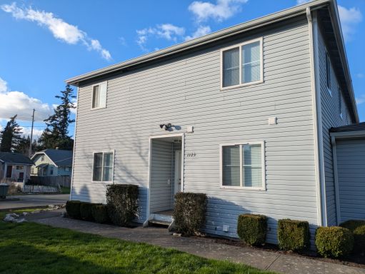 4 Bedroom York Neighborhood Town Home with 1 Car Garage – photo 1
