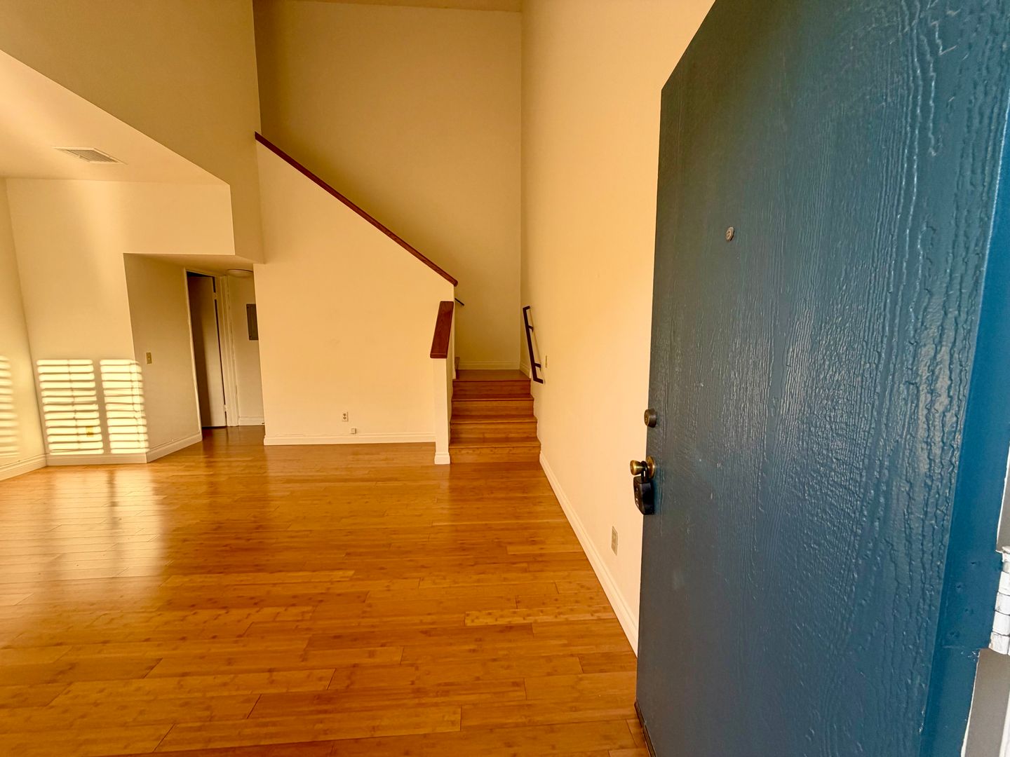 Thousand Oaks House: 86 Maegan Pl