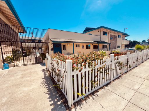 3 Blocks from Beach, Pool, BBQ, Sundeck – photo 1