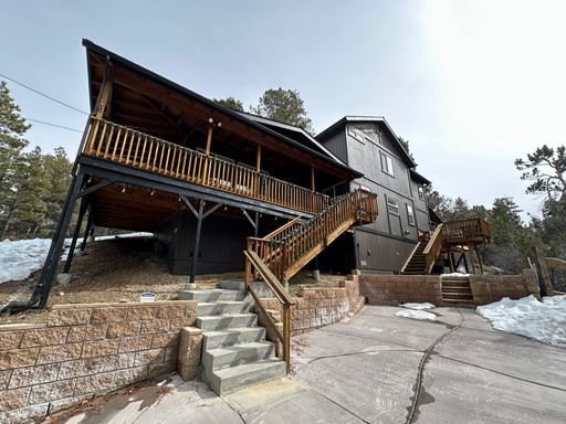 Gorgeous 3 Bed / 2.5 Bath Cabin-Style Home!