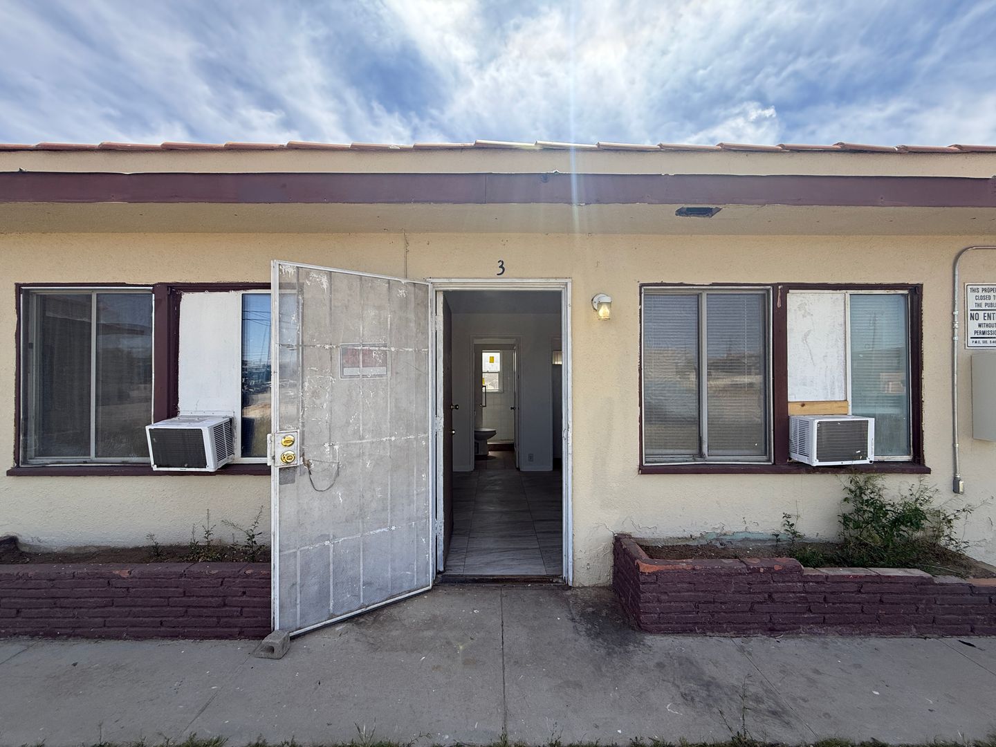 Palmdale Apartment: 38717 6th St. East