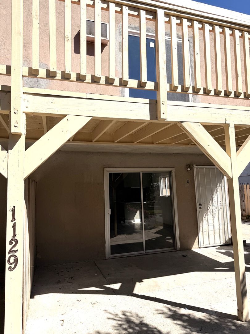 Ontario Apartment: 1129 E. La Deney