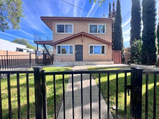 GATED & SPACIOUS Lower Unit 2BD/1BA APARTMENT IN THE DESIRABLE CITY OF HAYWARD CA!!!!! – photo 1