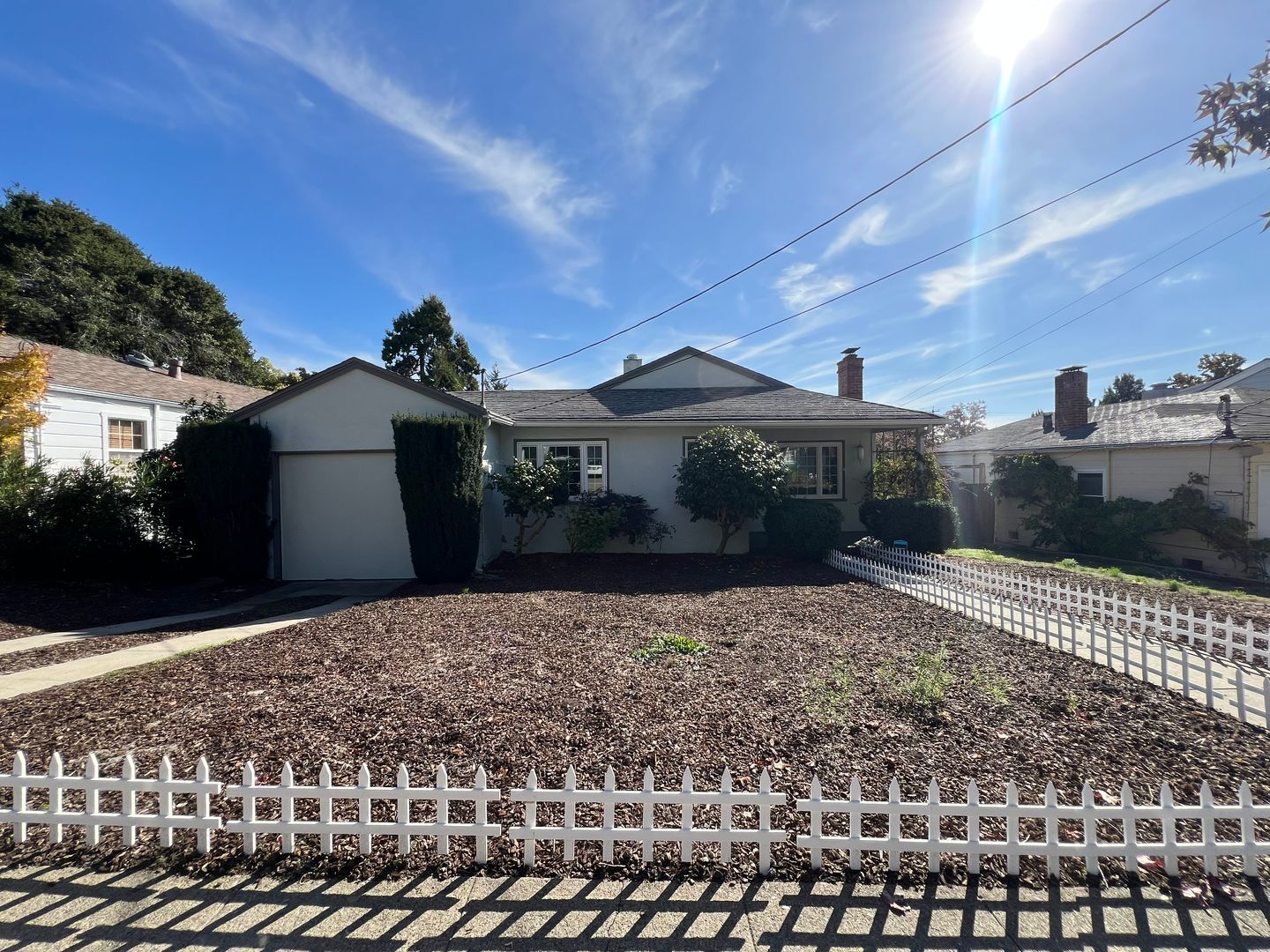 Oakland House: 130 Marlow Drive