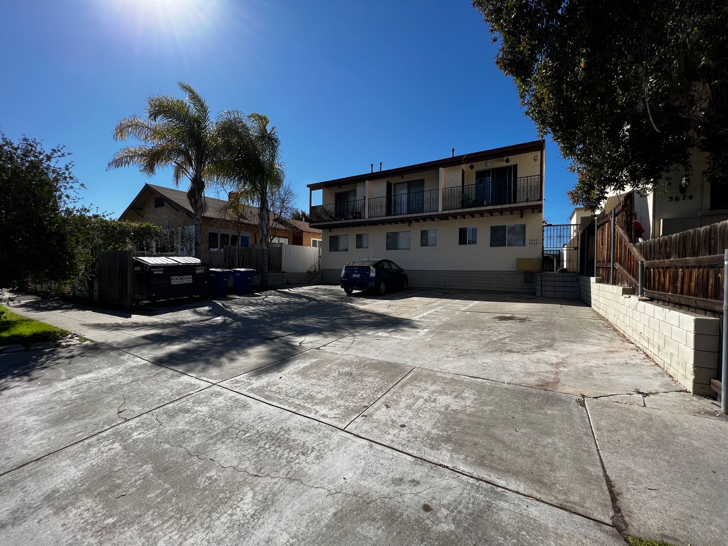 San Diego Apartment: 3662 Nile Street
