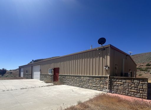 2 bedroom, 1 bathroom home