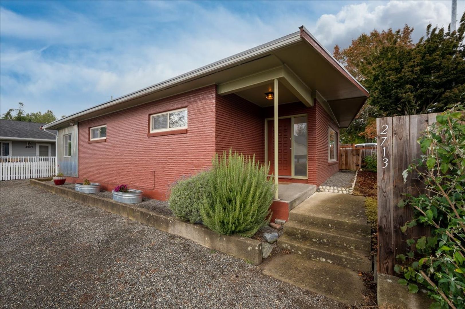 Bellingham House: 2713 Woburn Street