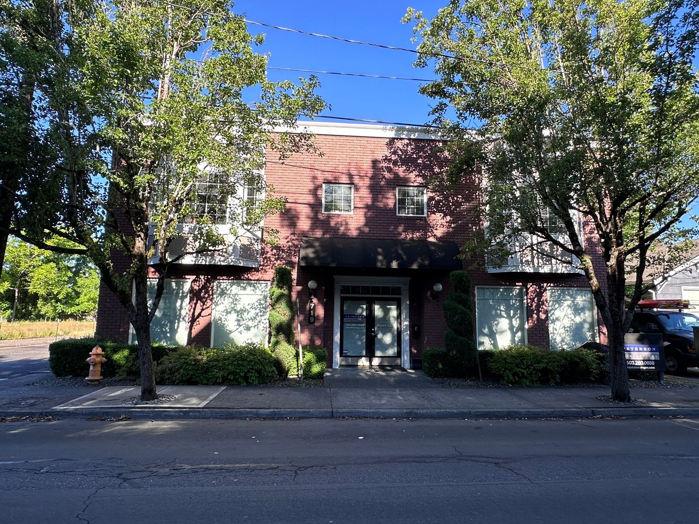 Gresham Apartment: 713 NE Roberts Avenue