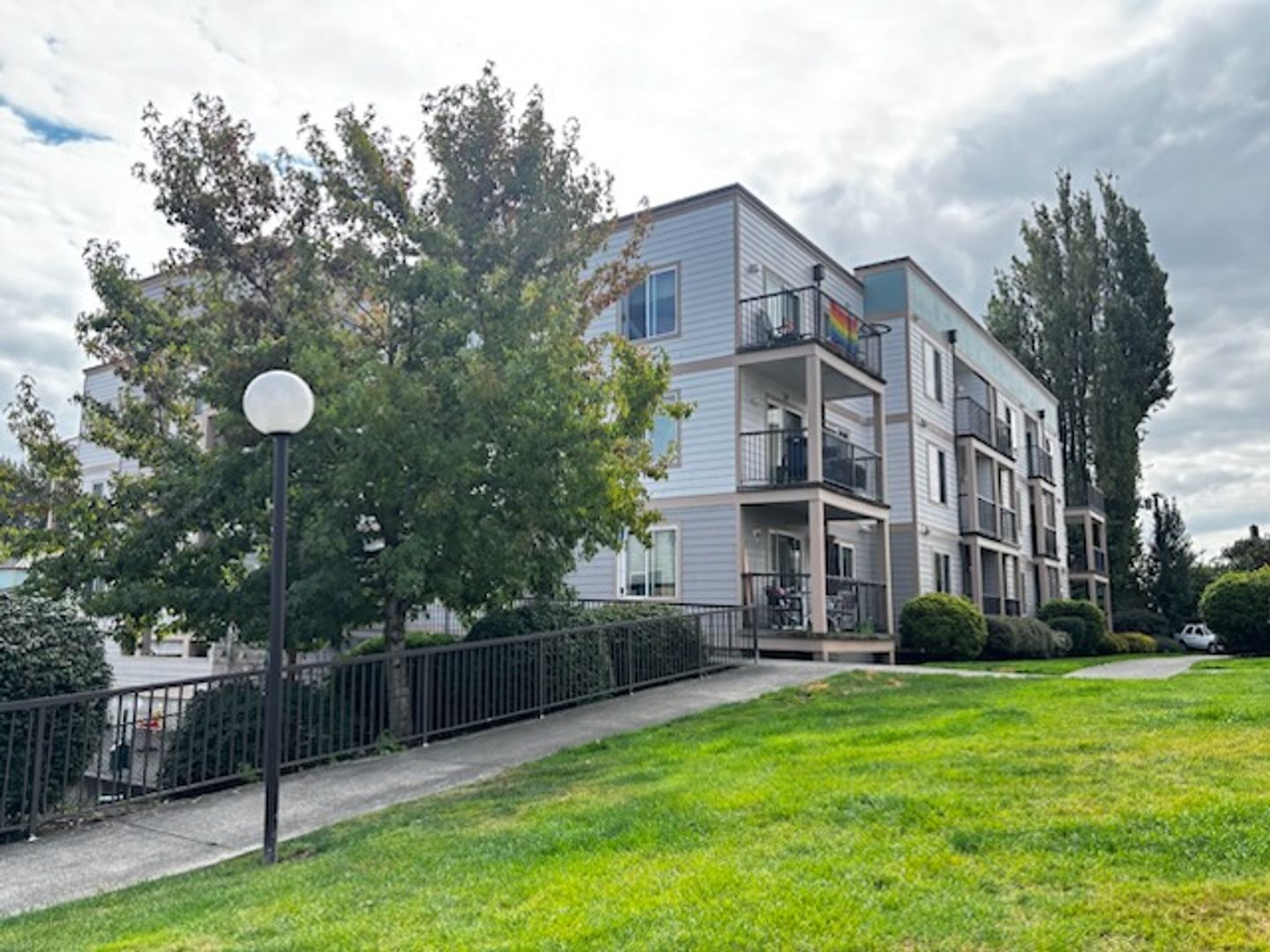 Bellingham Apartment: 4018 Northwest Avenue
