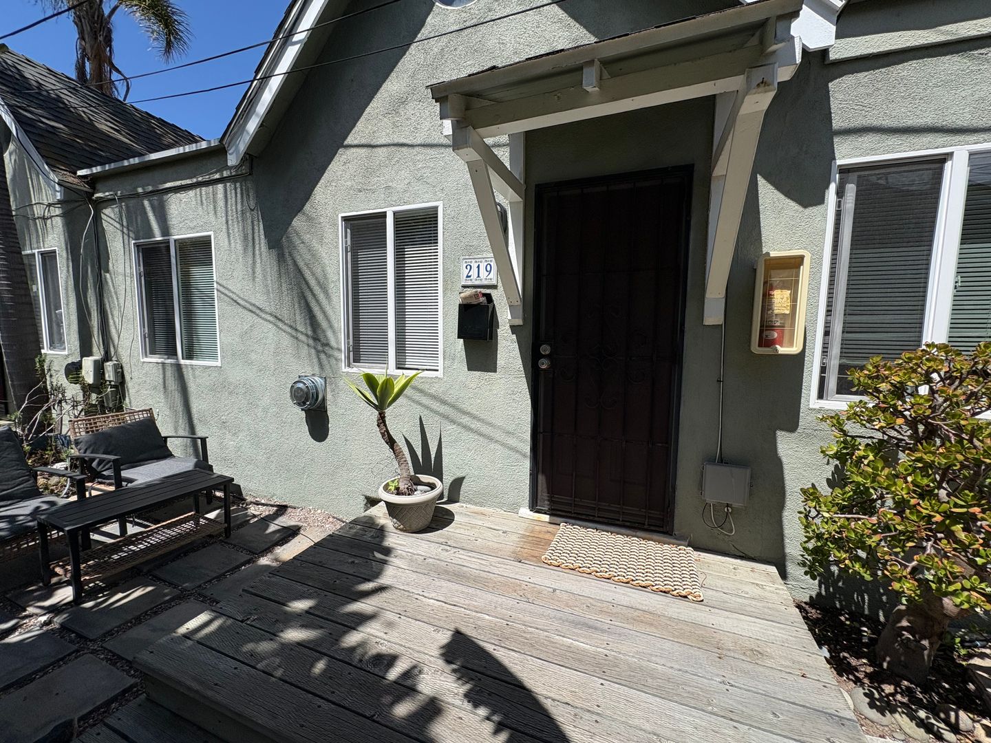 Encinitas Apartment: 215-221 Lolita St