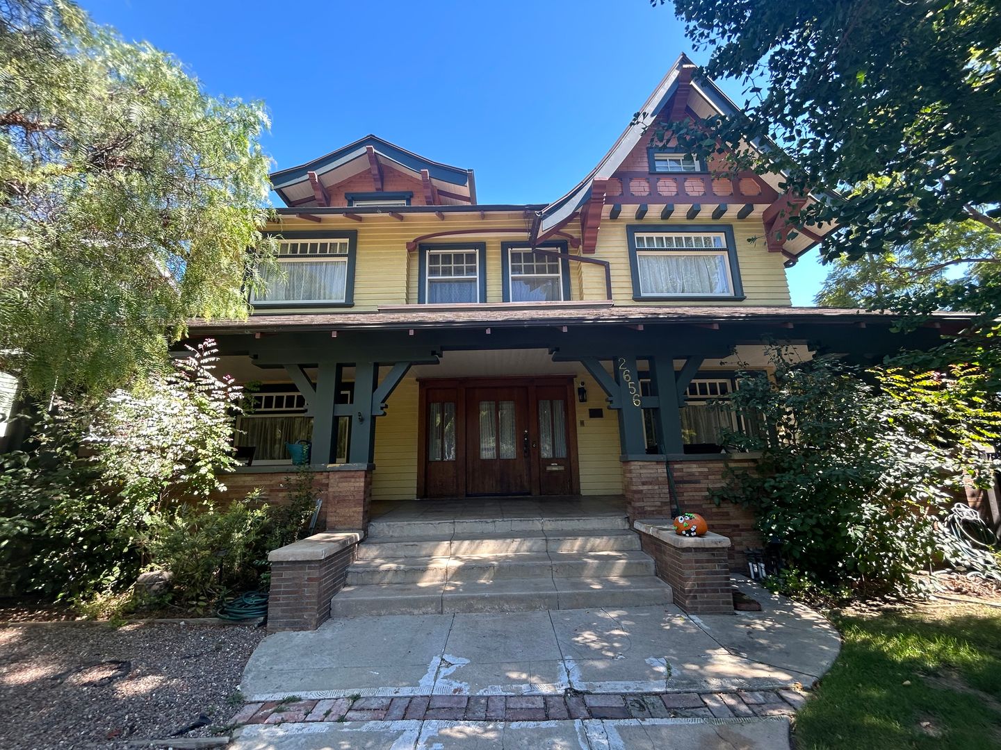 Los Angeles House: 2656 Van Buren Pl