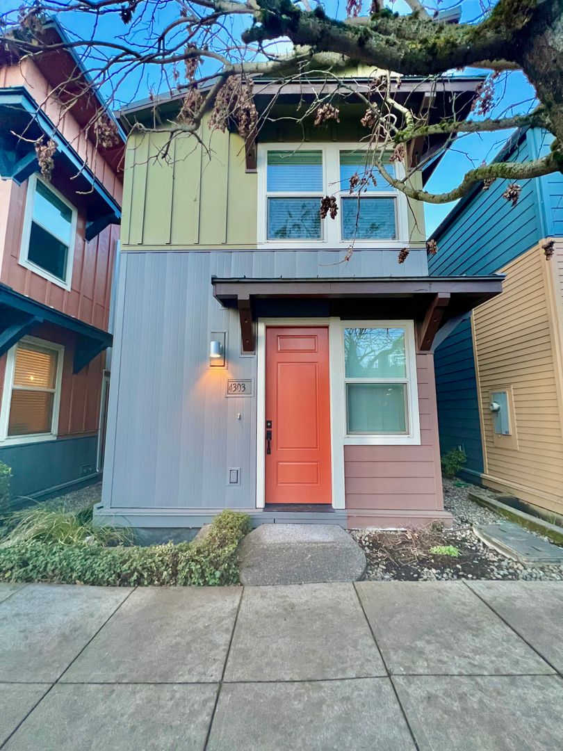 Portland House: 4303 SE Division St.