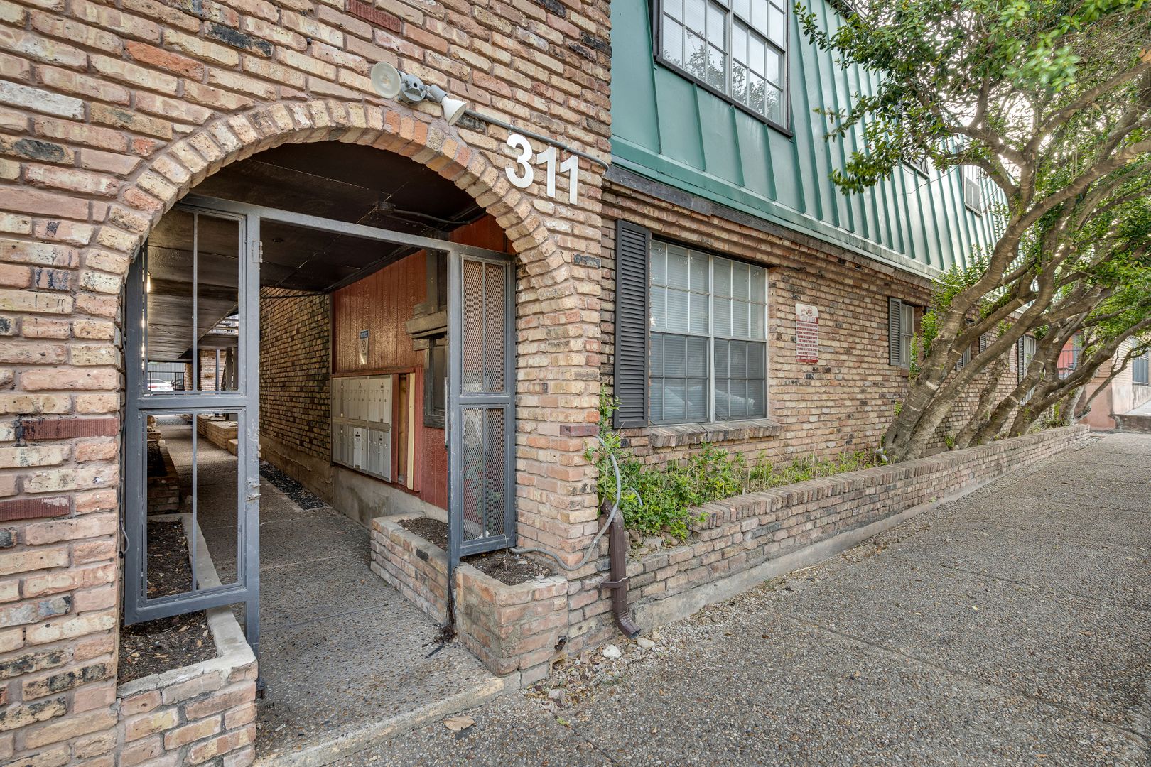 Austin Apartment: 307 & 311 East 31st