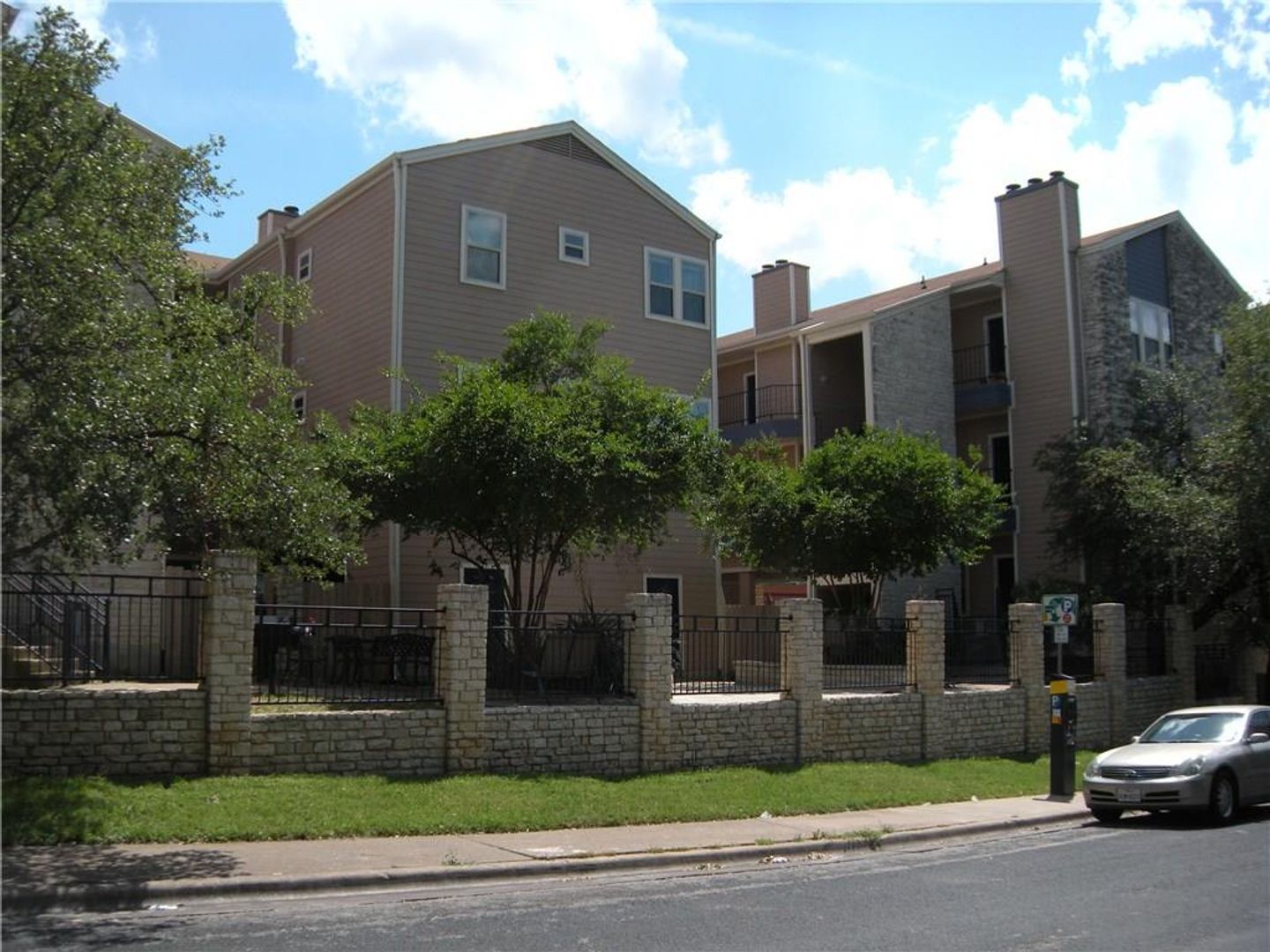 Austin Apartment: 2414 Longview St.