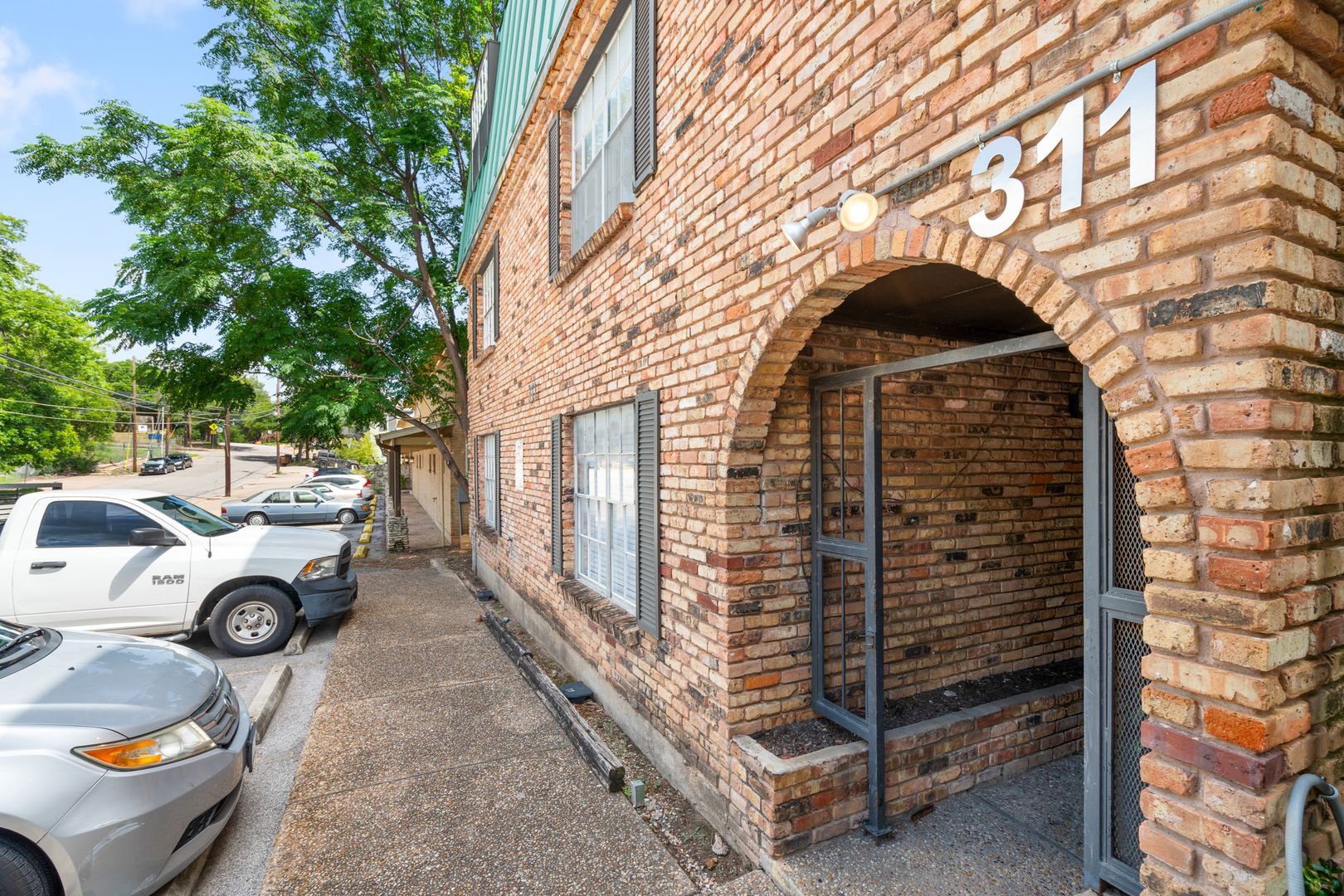 Austin Apartment: 307 & 311 East 31st