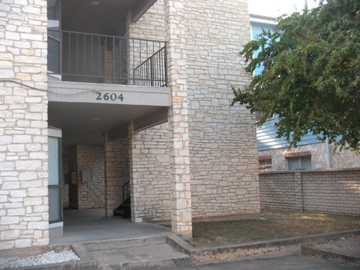 SALADO PLACE #104 - WEST CAMPUS - PERFECT 1 BEDROOM - WOOD FLOORS - W/D – photo 1