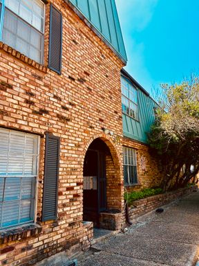 Campus 2 Bedroom 2 Bathroom – photo 1