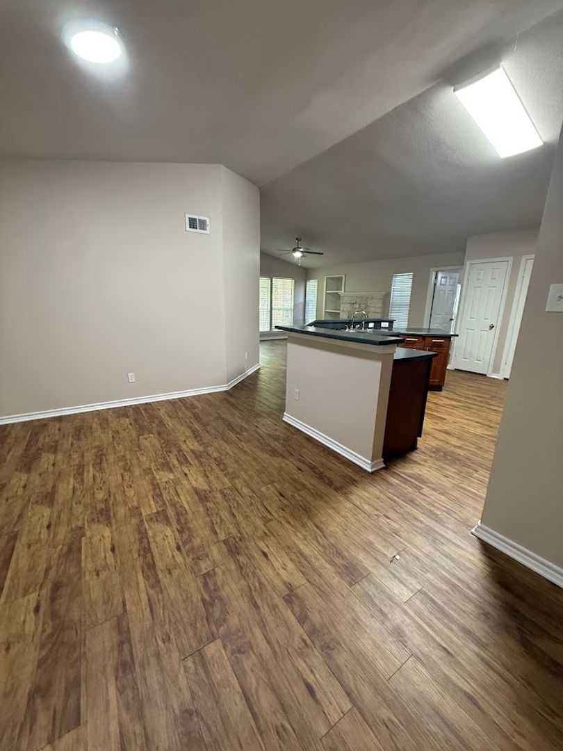 Austin House: 6804 N Capital of Texas Hwy