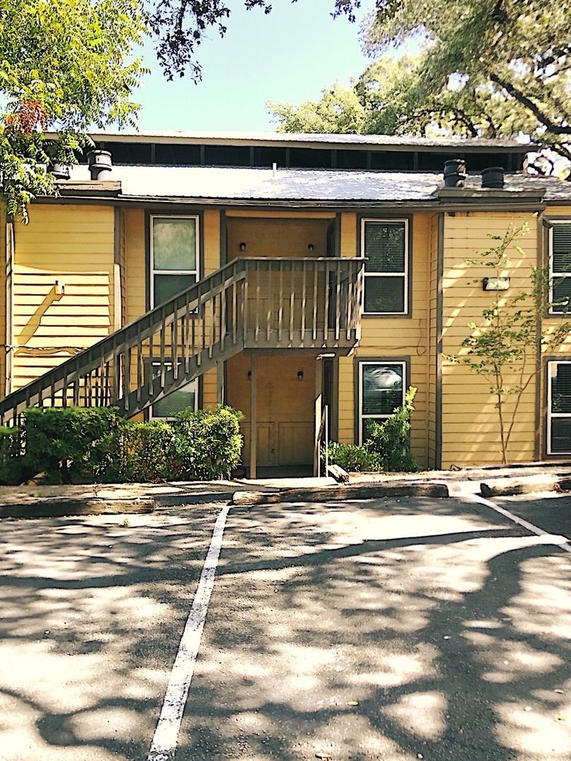 Austin House: 1000 West 26th Street