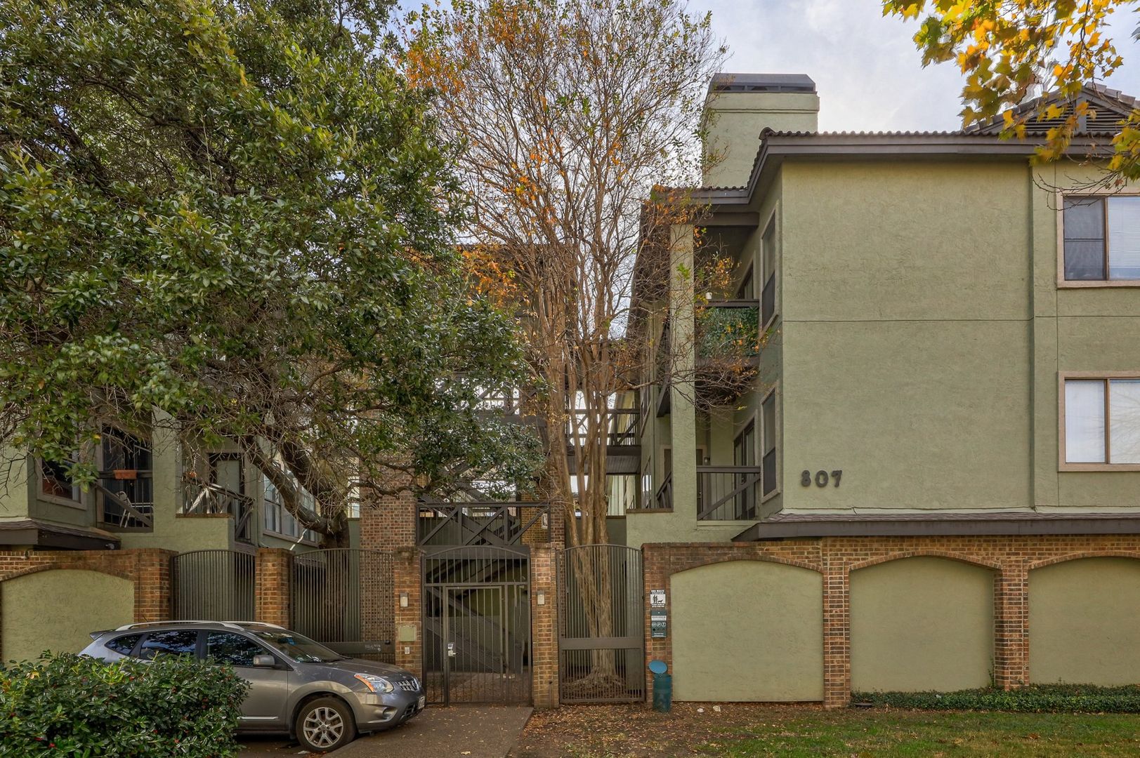 Austin Apartment: 807 West 25th St. #215