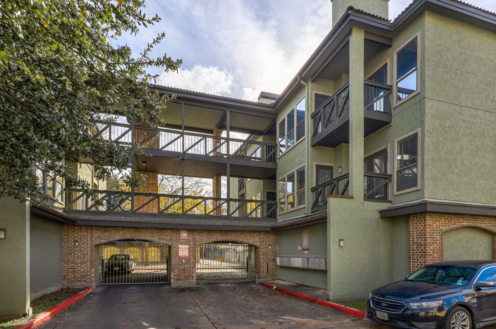 Austin Apartment: 807 W 25th