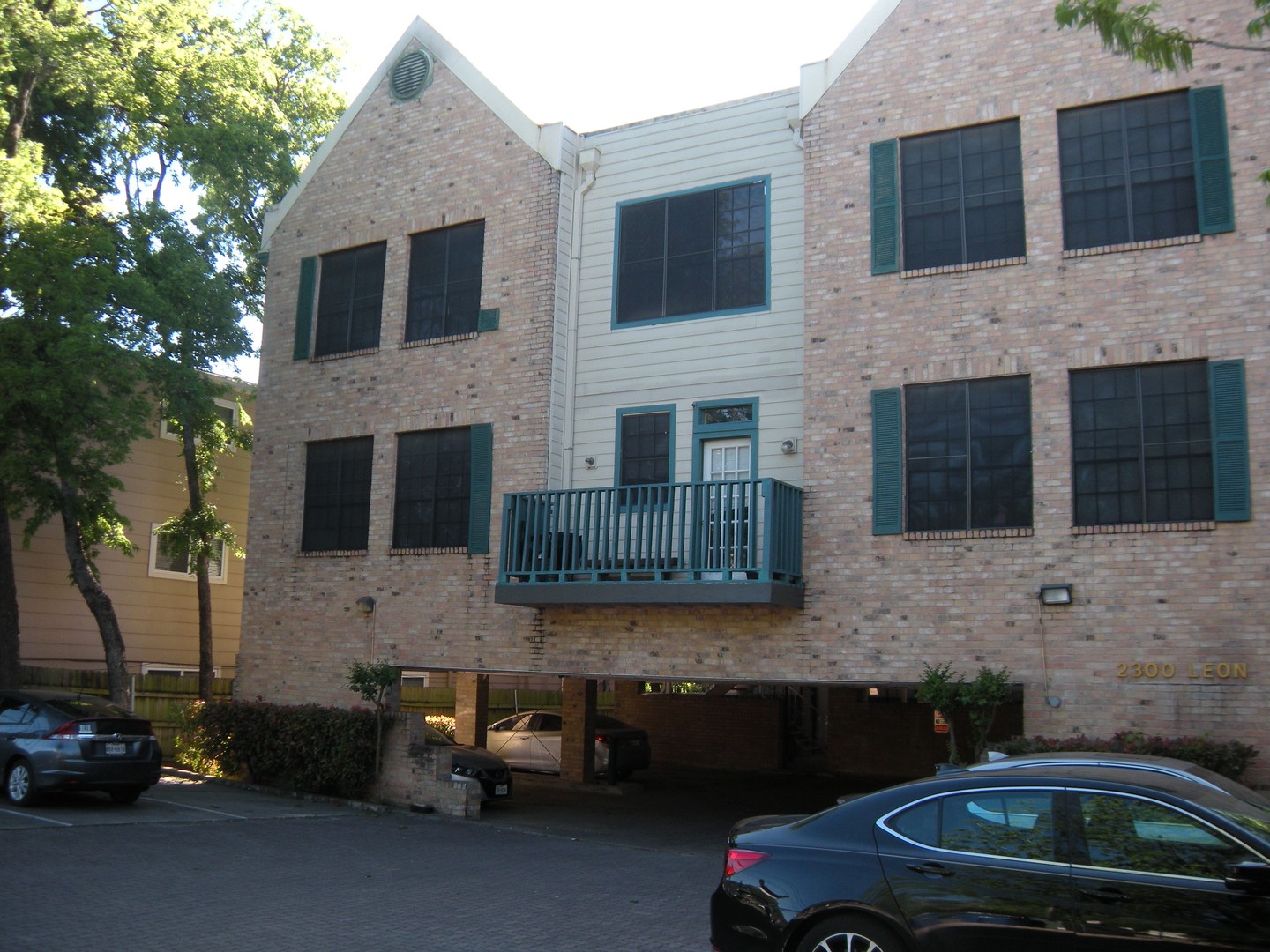 Austin Apartment: 2300 Leon St.