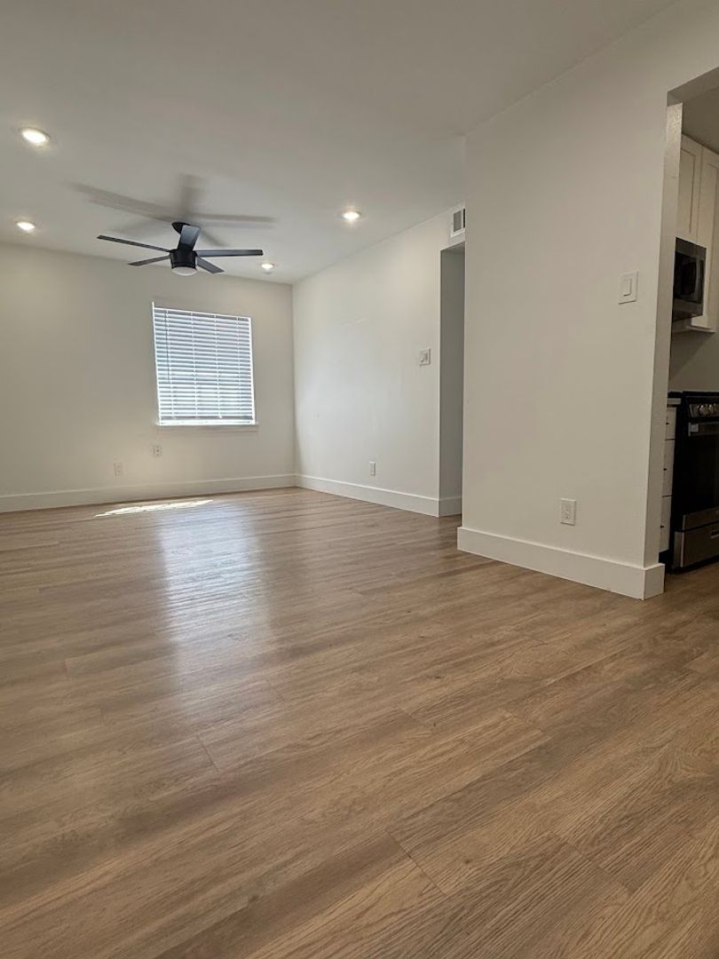 Austin Apartment: 307 & 311 East 31st