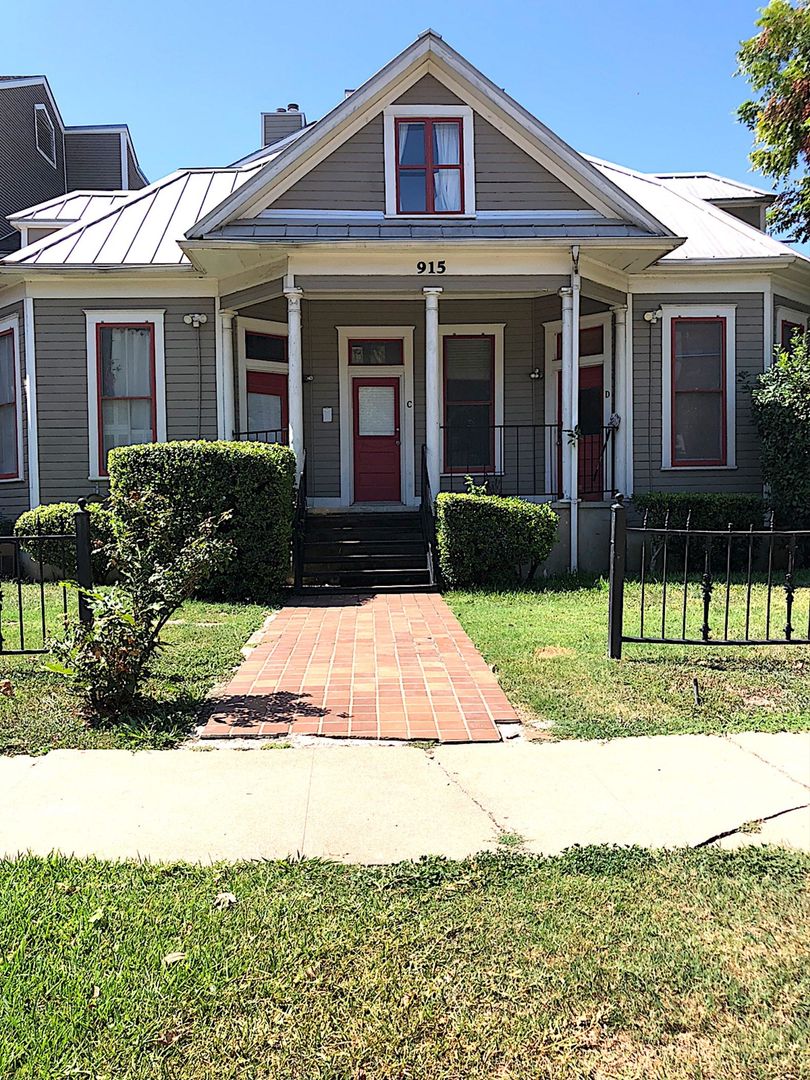 Austin House: 915 West 23rd