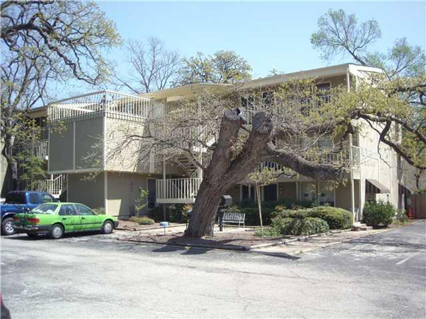Austin House: 202 East 45th Street