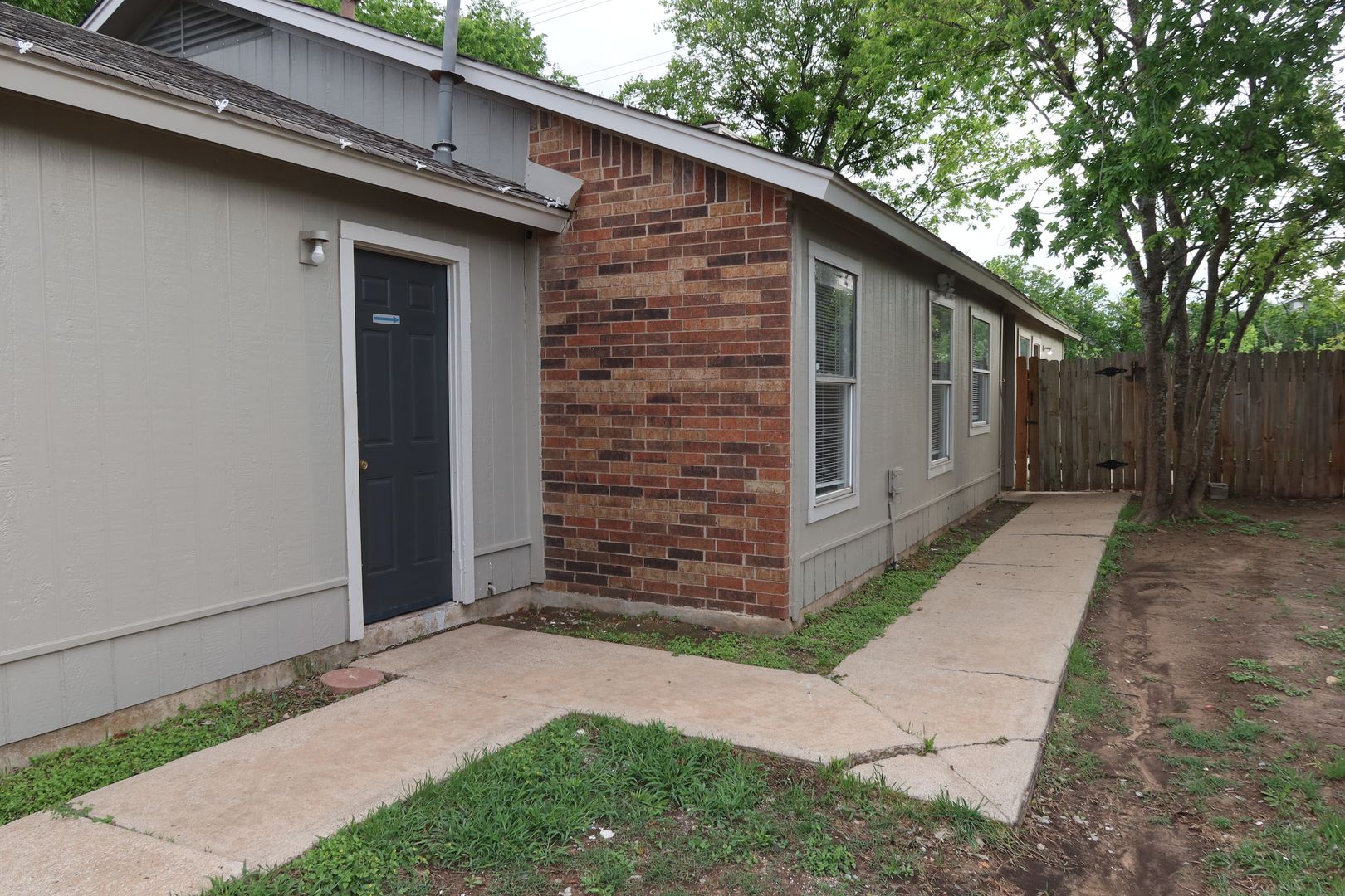 Austin Multiplex: 2511 A Bucks Run