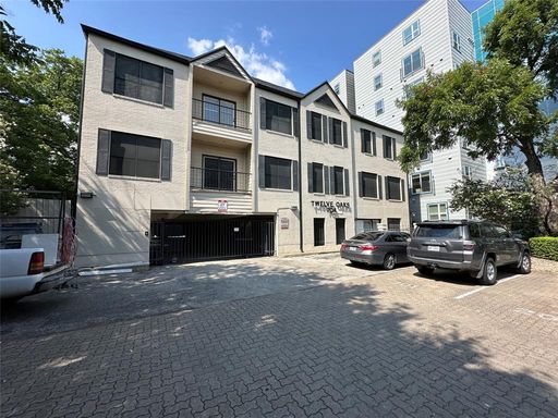 Twelve Oaks - West Campus - 2BD -2BA - Huge Rooms - Top Floor - Pre-Lease Aug 2025 - Business School – photo 1