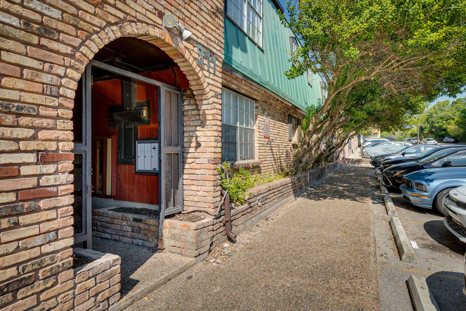 Austin Apartment: 307 & 311 East 31st