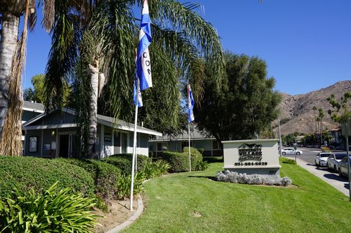 Beautiful 1 bedroom / 1 bathroom units - adjacent to UC Riverside – photo 1