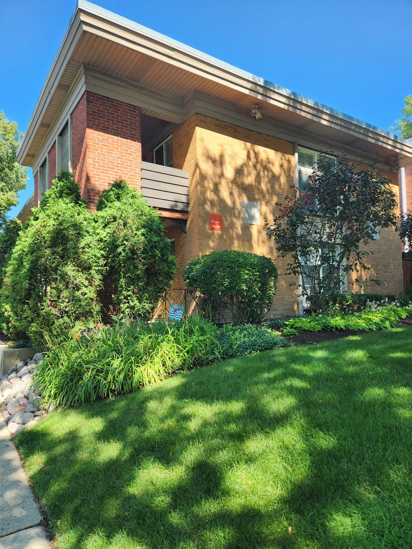 River Forest Apartment: 402 Franklin Ave.