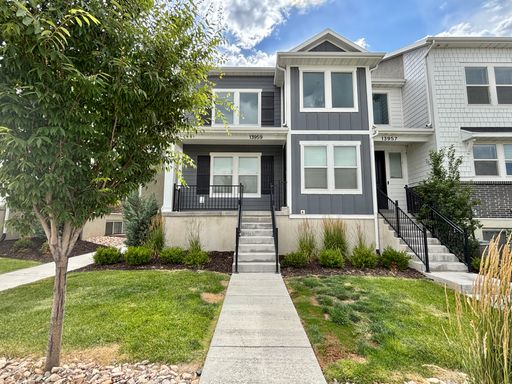 Gorgeous Poolside Corner Townhome at Mountain Ridge! – photo 1