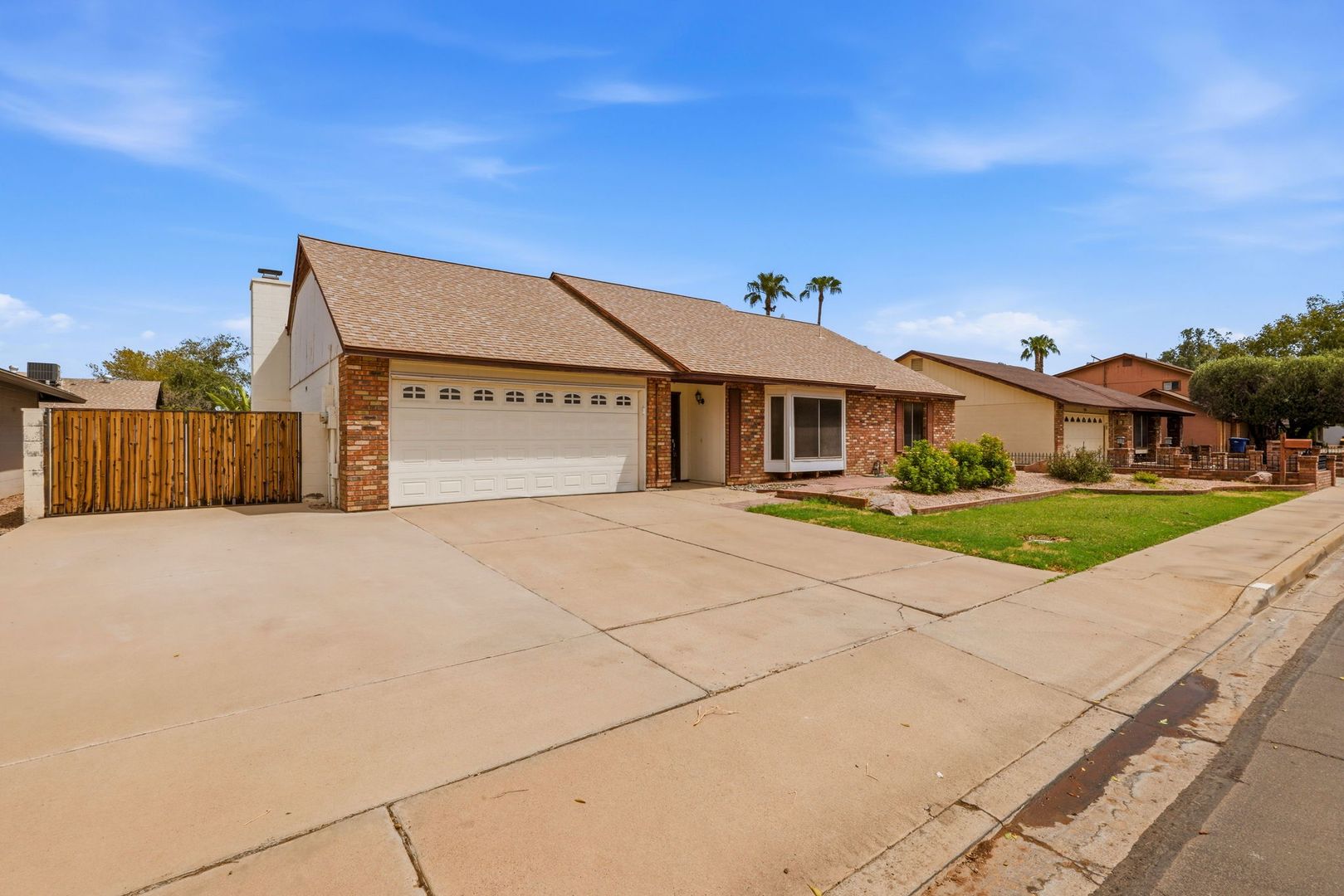 Mesa House: 940 W Meseto Ave