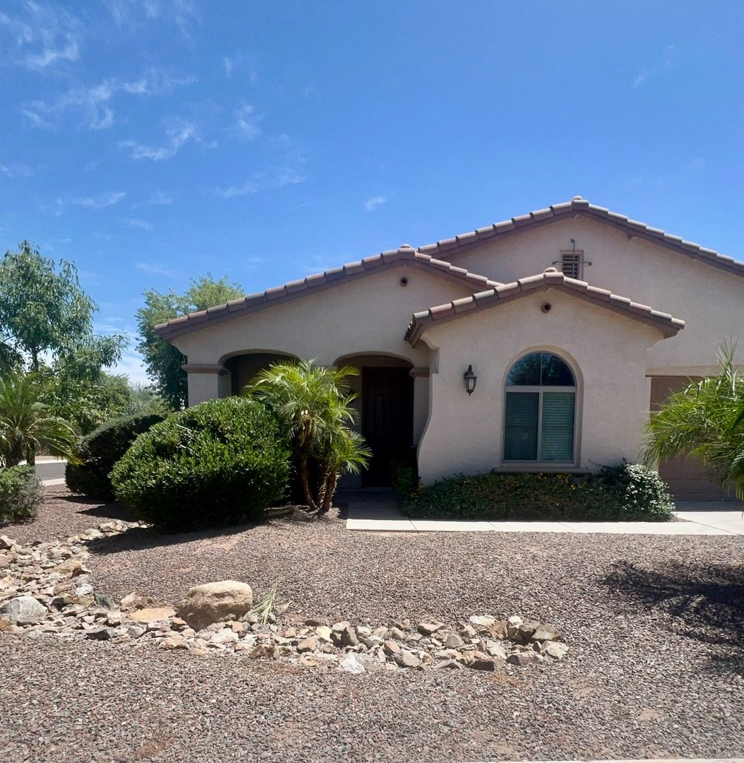 Gilbert House: 2717 E Ficus Way