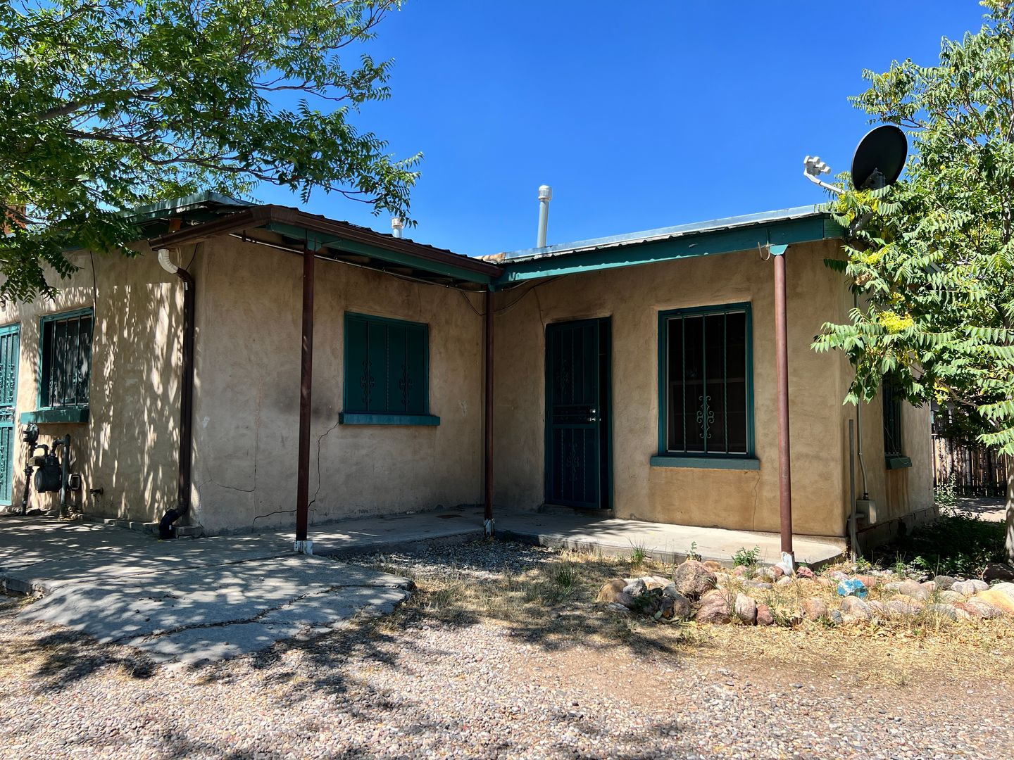Santa Fe Apartment: 739 Dunlap St.