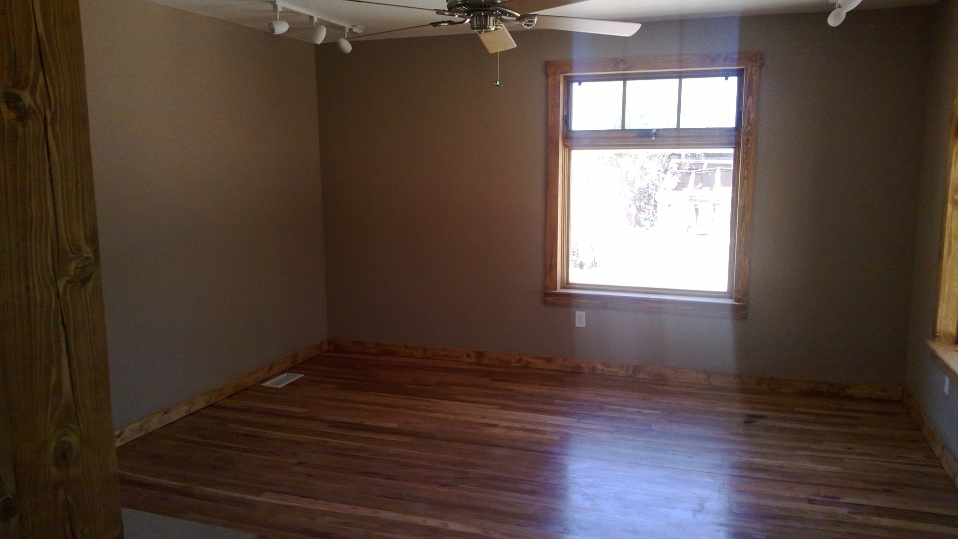 Santa Fe House: 421 1/2 E Coronado Road