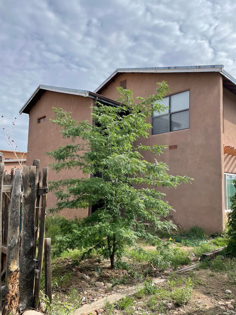 Santa Fe Apartment: 2210 W. Alameda