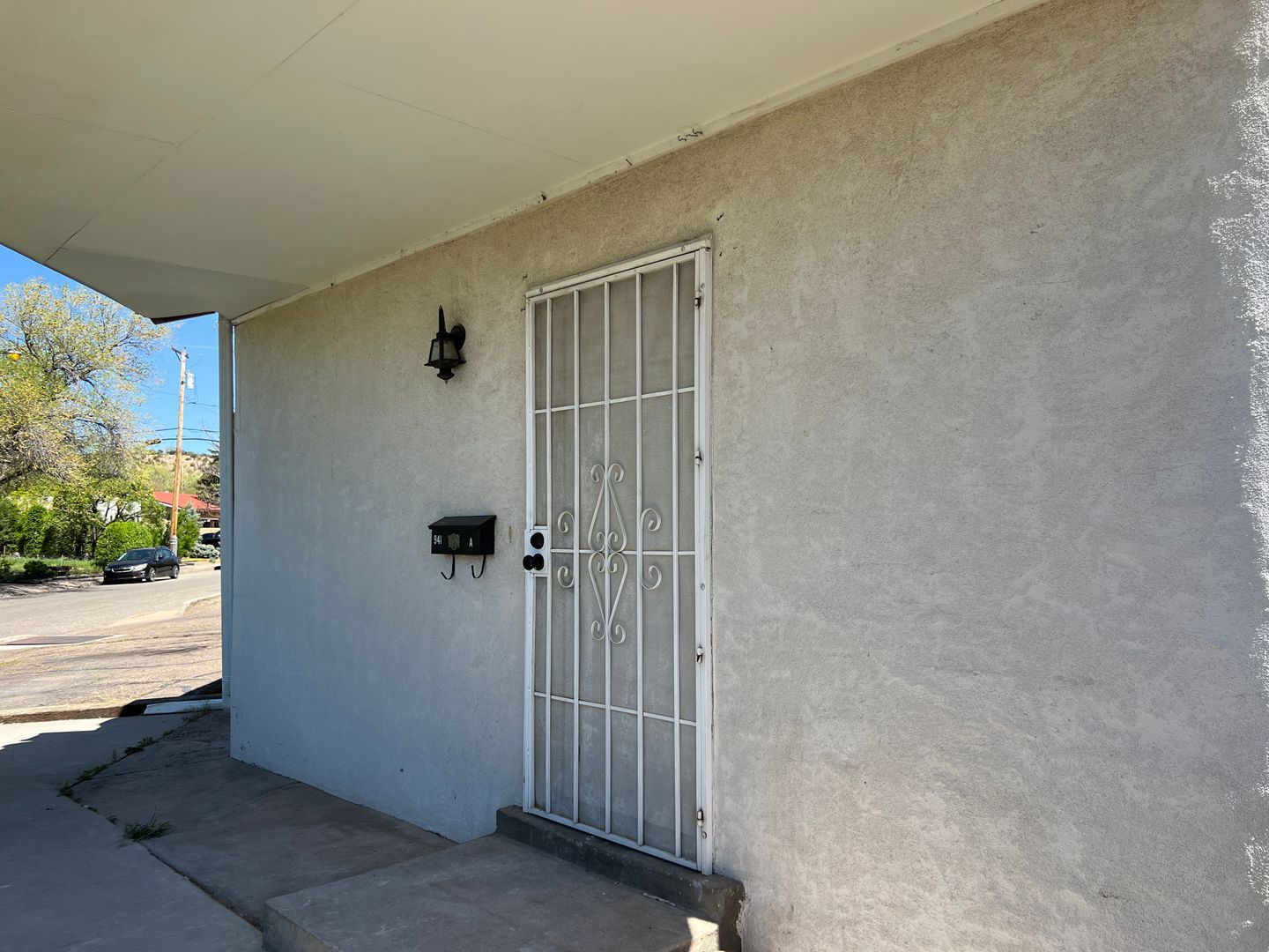 Santa Fe Apartment: 941 Rio Vista Street