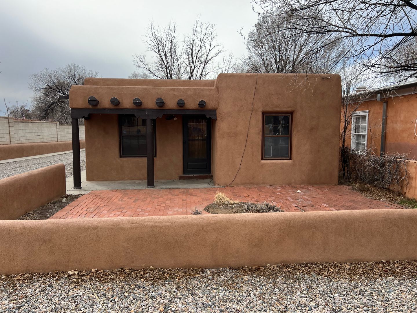 Santa Fe House: 210 Delgado